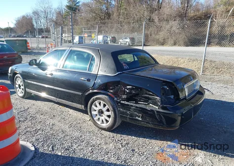 2009 Lincoln Town Car Signature Limited z USA, uszkodzony, nr VIN 2LNHM82V49X607348